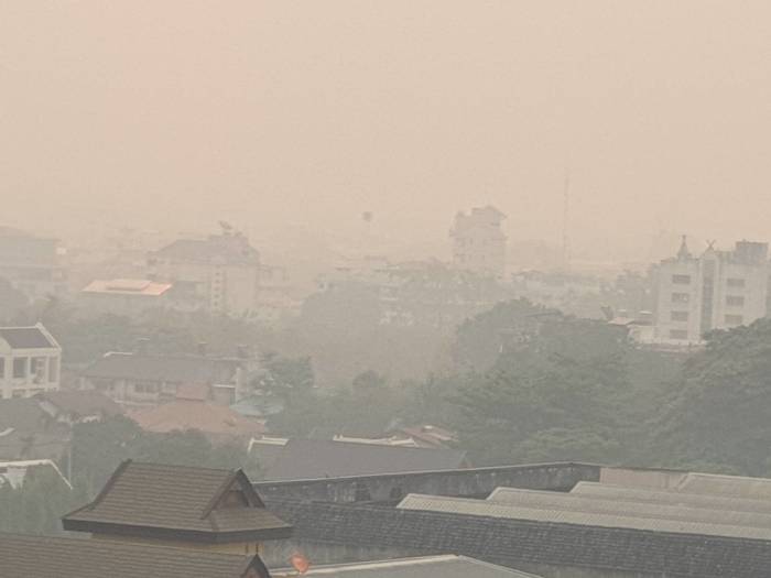 Auch am Sonntag lag über Chiang Mai eine dichte Dunstglocke. Foto: Olaf Kujawa