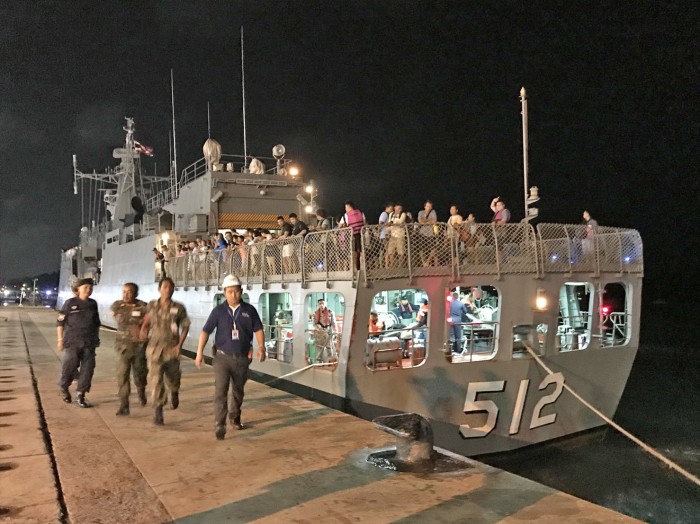 177 Thais und ausländische Touristen wurden von der Marine gerettet. Foto: The Thaiger