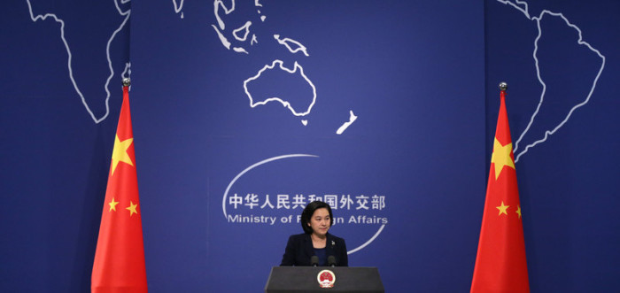 Hua Chunying, Sprecherin des chinesischen Außenministeriums, spricht bei einer regulären Pressekonferenz im Außenministerium in Peking. Foto: epa/How Hwee Young