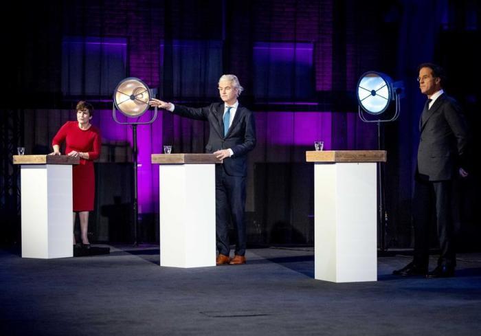 Die Parteichefs Lilianne Ploumen (PvdA), Geert Wilders (PVV) und Mark Rutte (VVD) vor der Brabant-Debatte in Den Bosch. Foto: epa/Sem Van Der Wal