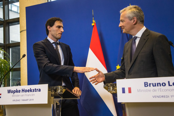 Der französische Finanzminister Bruno Le Maire (R) und sein niederländischer Amtskollege Wopke Hoekstra (L). Foto: epa/Christophe Petit Tesson