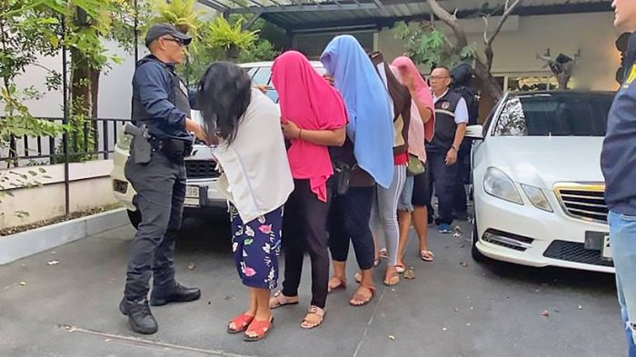 Die Polizei hat in Bangkok sechs illegale Leihmütter im Zuge eines gezielten Einsatzes festgenommen. Foto: Thai PBS