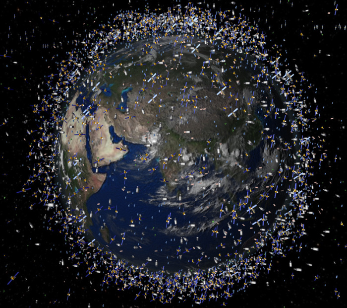 Das computergenerierte Bild der European Space Agency (ESA) zeigt Weltraummüll früherer Weltraummissionen, der neben intakten Satelliten um die Erde kreist. Foto: ESA/Dpa