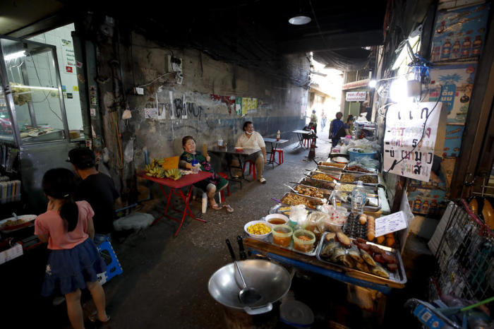 Street-Food-Restaurant in Bangkoks China Town. Foto: epa/Diego Azubel