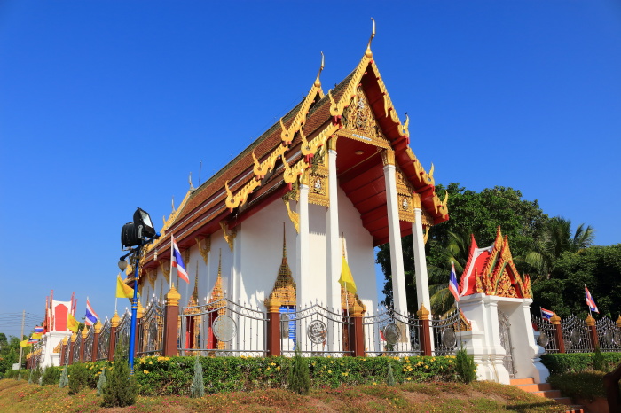 Im Wat Chang Thong in Ayutthaya wurde ein zweistöckiger Gebetspavillon bei einem Brand zerstört. Foto: lamart1971/Adobe Stock