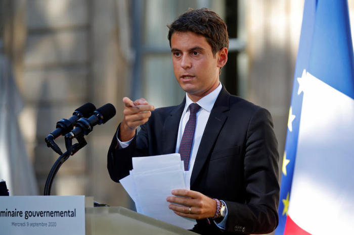 Der Sprecher der französischen Regierung, Gabriel Attal, spricht nach der wöchentlichen Kabinettssitzung in Paris. Foto: epa/Charles Platiau / Pool