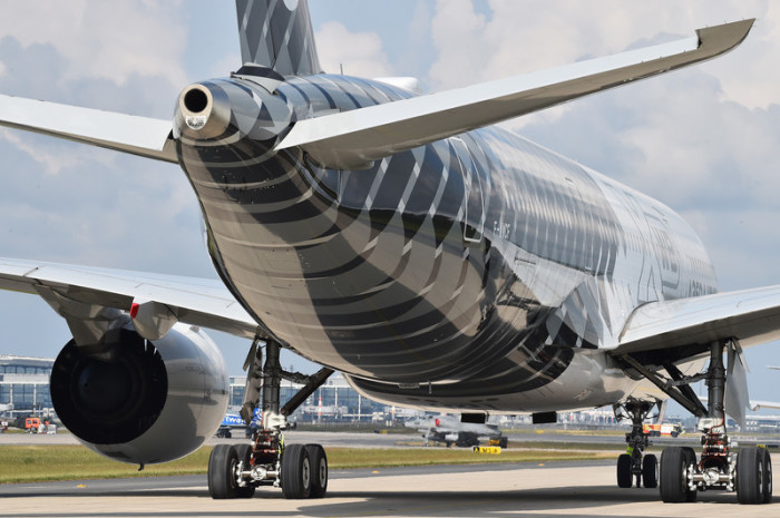  Ein Airbus A350 auf der Internationalen Luftfahrtausstellung „ILA Berlin Air Show“. Foto: epa/Bernd Settnik