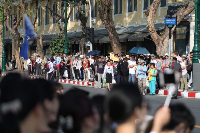 Am Montag strömten viele Touristen zum Großen Palast. Foto: The Nation