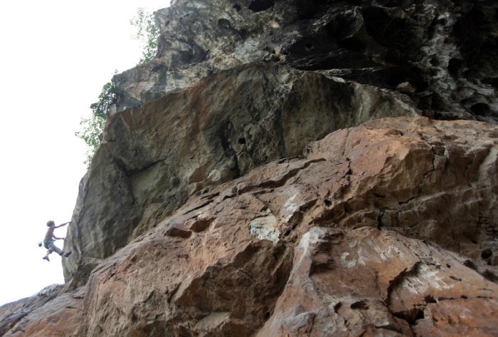  Klettern in Vietnam: beliebt und sehr gefährlich. (Archivfoto). Foto: epa/Luong Thai Linh