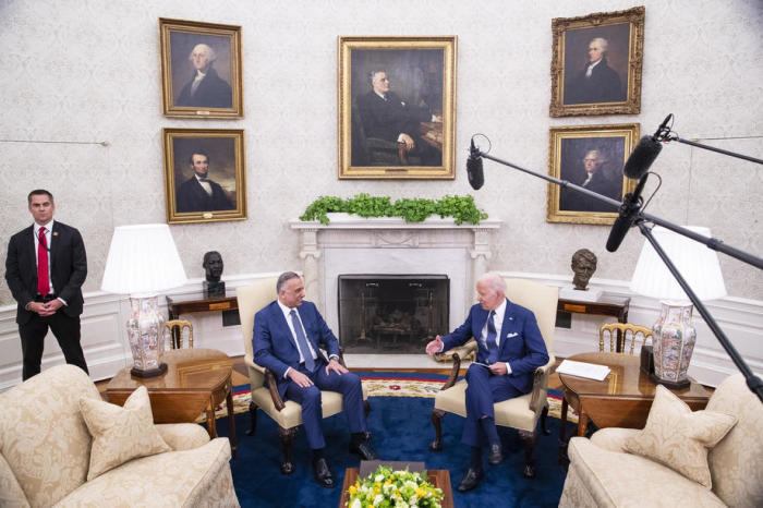 Staatspräsident Biden trifft sich mit dem irakischen Premierminister Mustafa Al-Kadhimi. Foto: epa/Tom Brenner