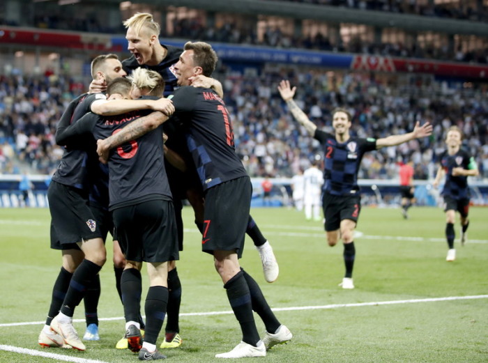 Die kroatischen Spieler feiern die 3: 0-Führung. Foto: epa/Franck Robichon