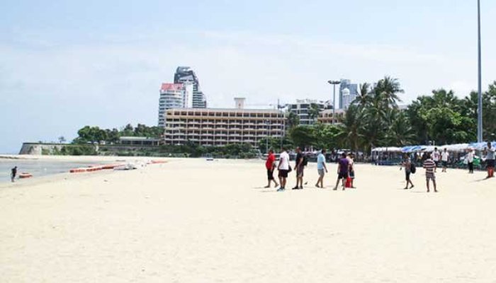 Der erste Teilbereich des aufgeschütteten Sandstrandes ist fertig. Foto: Manager Online
