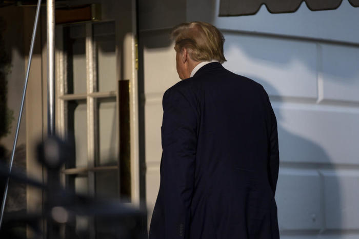 US-Präsident Donald Trump betritt das Weiße Haus in Washington. Foto: epa/Stefani Reynolds