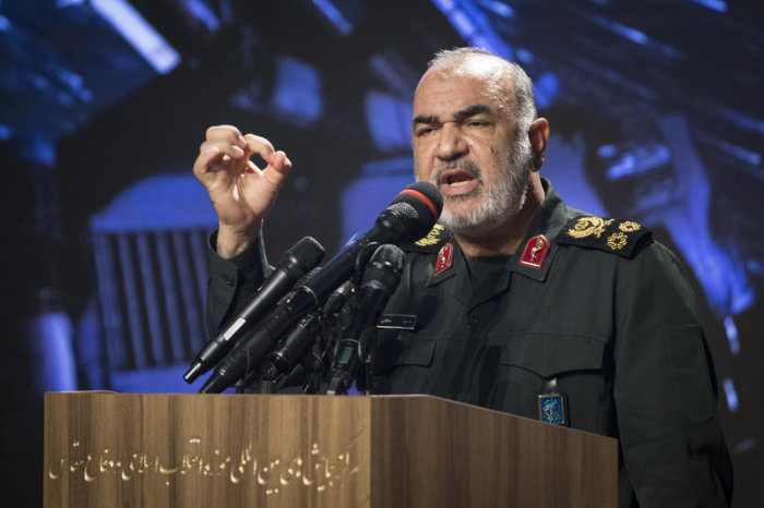 Hussein Salami, der Anführer der iranischen Revolutionsgarden (IRGC), spricht bei der Eröffnung einer Ausstellung angeblicher Drohnen der USA und anderer Länder, die der Iran auf seinem Gebiet gefunden haben soll. Foto: Rouzbeh Fouladi/Zuma Wire/dpa