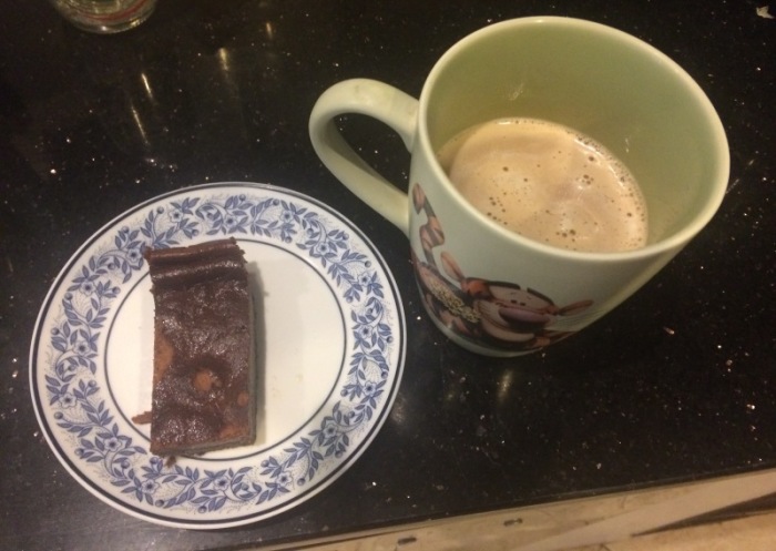 Einen Kaffee und dazu ein Stück dieses köstlichen Schokoladenkuchens: Das Leben ist schön! Fotos: hf