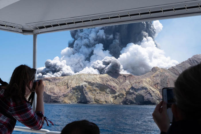 Ausbruch des neuseeländischen Vulkans White Island. Foto: epa/Michael Schade