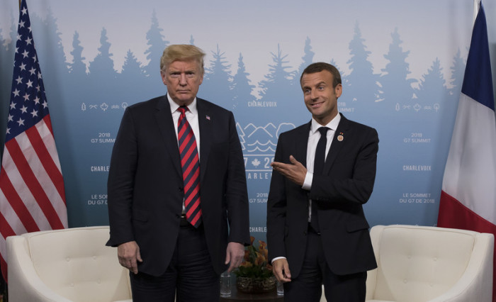Der französische Präsident Emmanuel Macron (r.) hält ein bilaterales Treffen mit US-Präsident Donald Trump (l.) ab. Foto: epa/Ian Langsdon