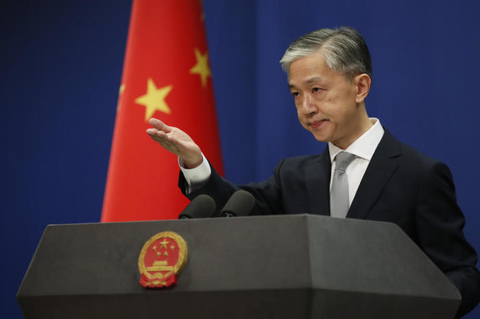 Der Sprecher des chinesischen Außenministeriums, Wang Wenbin, spricht während einer Pressekonferenz in Peking. Foto: epa/U Hong