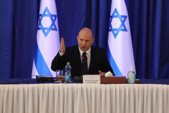 Israelischer Premierminister Naftali Bennett nimmt an einer Kabinettssitzung im Außenministerium in Jerusalem teil. Foto: epa/Abir Sultan