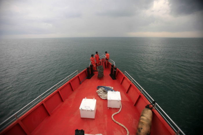 Es ist eine der rauesten Meeresregionen, es stürmt, das Wasser ist bis zu 6000 Meter tief: Spezialisten suchen dort im Indischen Ozean nach MH370-Trümmerteilen. Jetzt schwindet die Hoffnung auf Erfolg. Foto: epa/Hotli Simanjuntak