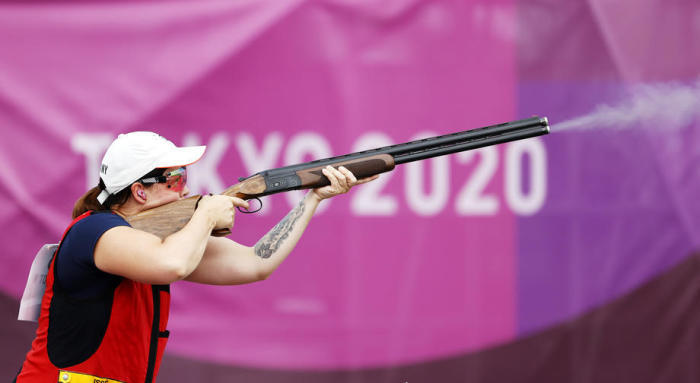 Die deutsche Nadine Messerschmidt tritt bei der Skeet-Qualifikation der Frauen für die Olympischen Spiele 2020 in Tokio im Camp Asaka in Nerima an. Foto: epa/Mast Irham