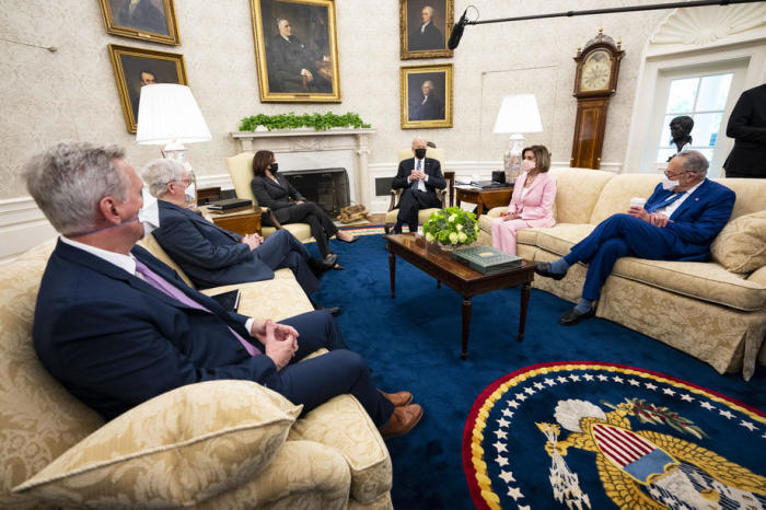 US-Präsident Joe Biden trifft sich mit Mitgliedern der Kongressführung. Foto: epa/Doug Mills / Pool