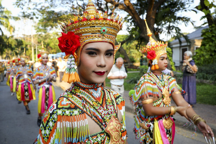 Präsentiert wird die ganze Bandbreite an Attraktionen, die Thailand zu bieten hat. So auch traditionelle Thai-Tänze. Fotos: epa/efe/Diego Azubel