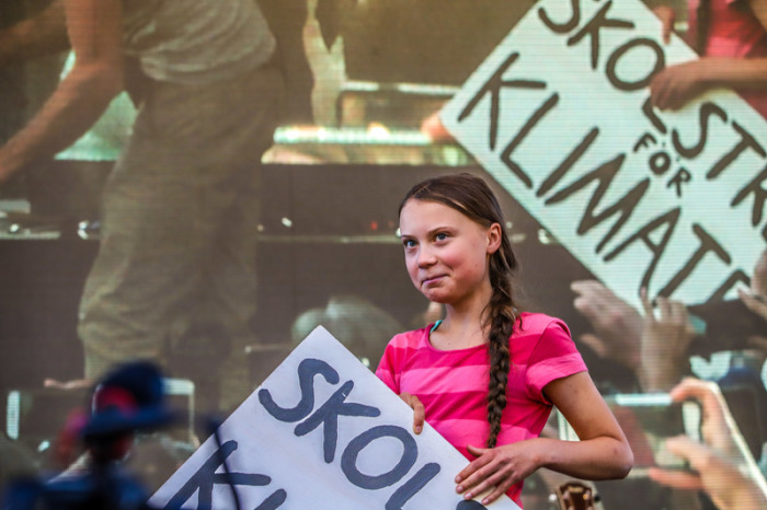 Greta Thunberg, Umweltaktivistin aus Schweden, spricht bei einer Kundgebung beim Klimastreik zu den Demonstranten. Foto: Vanessa Carvalho/Zuma Wire/dpa