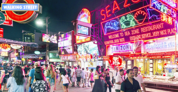 Pattayas Walking Street gilt als Hotspot für ausländische Prostituierte. Foto: picture alliance / Image Broker