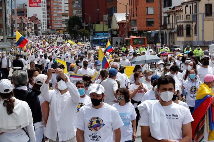 März in Bogota gegen den Nationalstreik und Gewalt. Foto: epa/Mauricio Duenas Castaneda