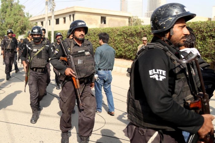 Pakistanische Sicherheitskräfte am Anschlagsort. Foto: epa/Rehan Khan