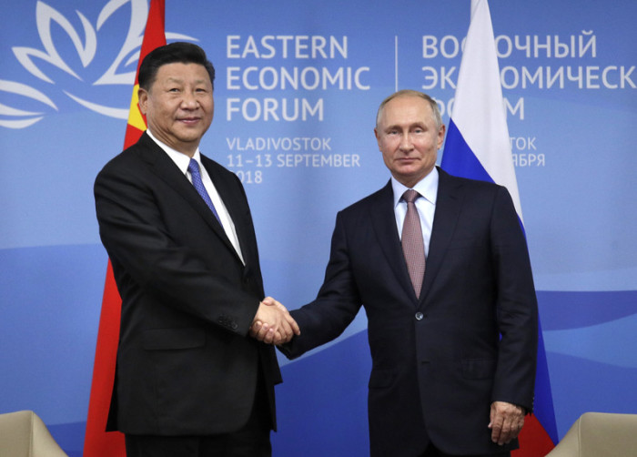 Der chinesische Präsident Xi Jinping (l.) und der russische Präsident Wladimir Putin. Foto: epa/Dmitri Lovetsky