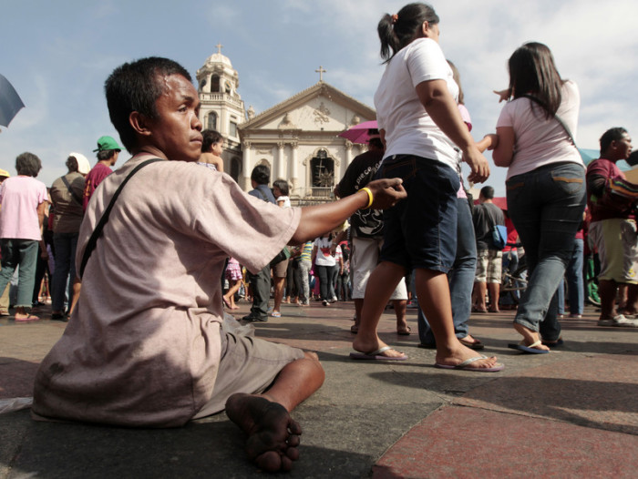 Bettler auf den Philippinen. Foto: epa/Francis R. Malasig