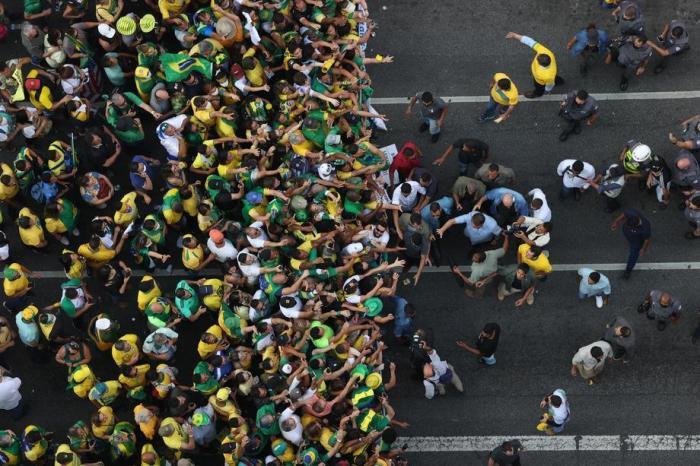 Während einer großen rechtsextremen Demonstration bedroht Bolsonaro den Obersten Gerichtshof. Foto: epa/Fernando Bizerra
