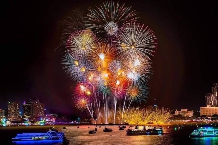 Das internationale Feuerwerksfestival am Strand von Pattaya zählt zu den beliebtesten Veranstaltungen bei Einheimischen und ausländischen Residenten. Fotos: PR Pattaya