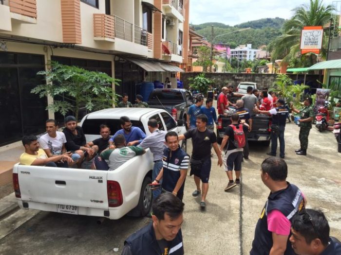 Phukets Immigration hat in drei Tagen 95 Ausländer festgenommen. Foto: Phuket Gazette