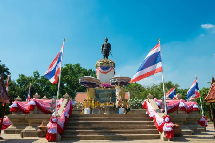 Statue von König Phra Phutthayotfa Chulalok (Rama I.), Begründer der Chakri-Dynastie, Geschichtspark Ayutthaya.  Foto: beibaoke / Adobe.com