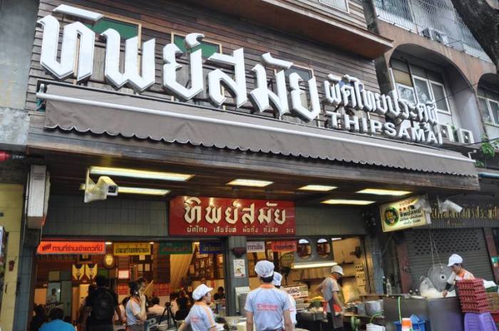 Im „Pad Thai Thip Samai“-Restaurant wird das berühmte Nudelgericht Pad Thai in höchster Vollendung gekocht.