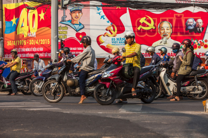 Vietnam plant Ende April zum 40. Jahrestag des kommunistischen Siegs große Paraden. Aber nicht allen ist nach Feiern zumute. Foto: epa/Le Quang Nhat