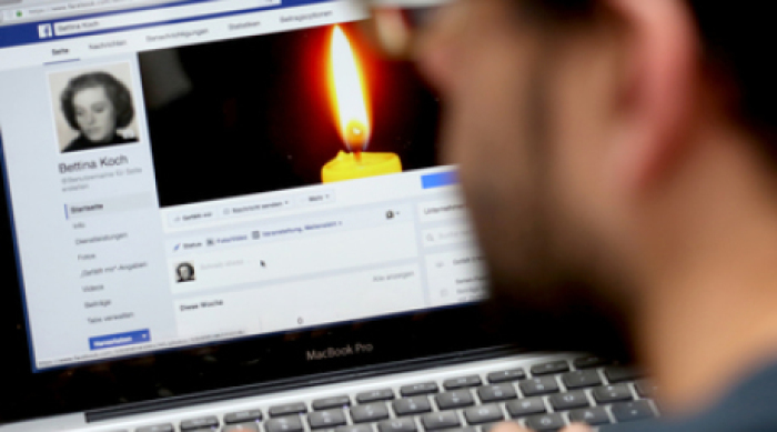 Facebook versetzt das Konto eines verstorbenen Nutzers in einen sogenannten Gedenkzustand – wenn das soziale Netzwerk von Familienmitgliedern oder engen Freunden über dessen Tod informiert wird. Foto: Sebastian Willnow/dpa-tmn
