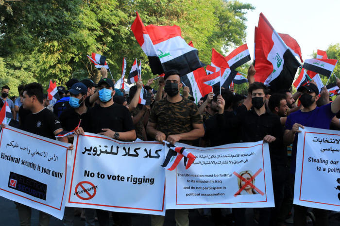Demonstration gegen die Ergebnisse der Wahlen in Bagdad. Foto: epa/Sascha Steinbach
