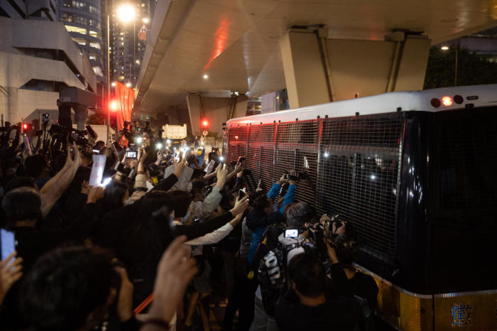 Die Verurteilung von pro-demokratischen Aktivisten in Hongkong. Foto: epa/Jerome Favre
