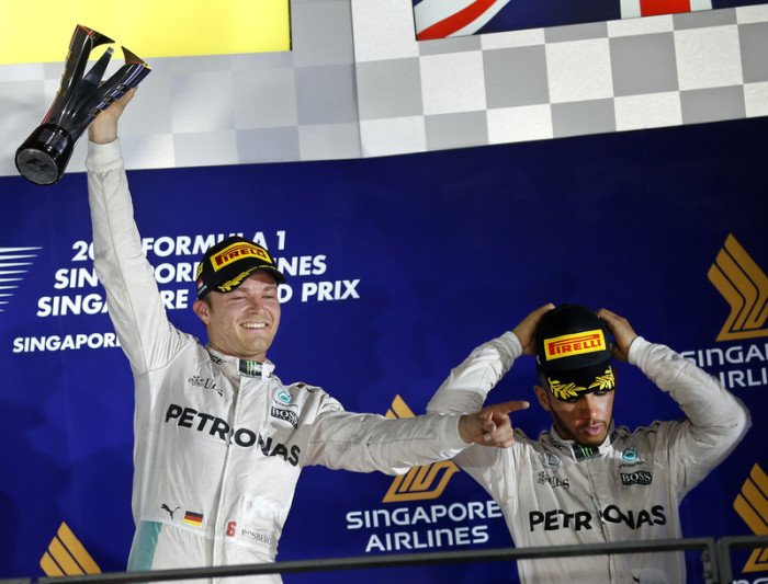  Nico Rosberg (l.) und Lewis Hamilton (r.). --------. Foto: epa/Lynn Bo Bo