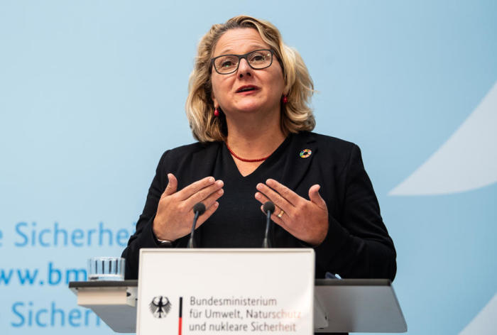 Umweltministerin Svenja Schulze spricht während einer Pressekonferenz in Berlin. Foto: epa/Filip Singer