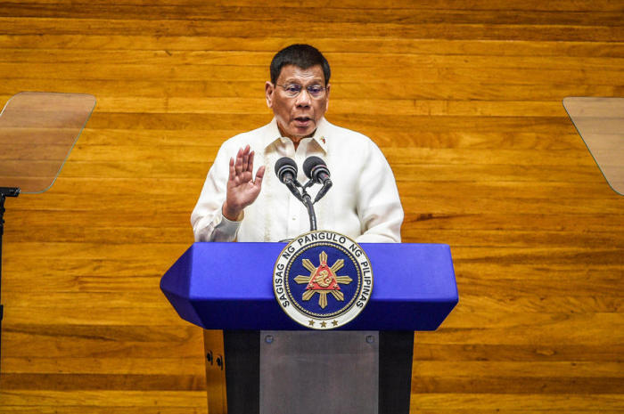 Der philippinische Präsident Rodrigo Duterte gestikuliert, während er seine Rede zur Lage der Nation (SONA) in Quezon City hält. Foto: epa/Lisa Marie David