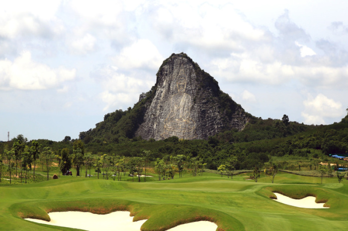 Der „Big Buddha Mountain“ kann fast von allen Löchern aus gesehen werden und gibt dem Golfplatz seinen Namen. Fotos: Chee Chan Golf Resort