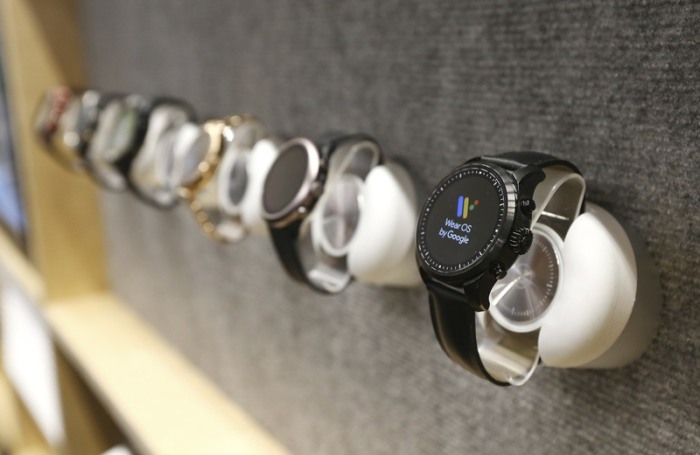 «Wear OS»-Uhren von Google werden auf der Technik-Messe CES gezeigt. Foto: Ross D. Franklin/Ap/dpa