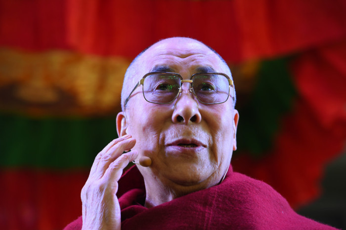 Er ist der Mann, der Harmonie und Frieden symbolisiert: Der Dalai Lama, geistliches Oberhaupt der Tibeter, will die Weltgemeinschaft vereinen. Wie ein junger Globetrotter reist er dafür um die Welt - obwohl er nun schon 80 Jahre alt ist. Foto: epa/Dan Him