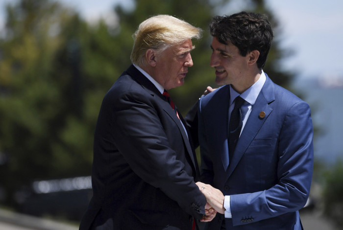 US-Präsident Donald J. Trump (l.) und der kanadische Premierminister Justin Trudeau (r.). Archivbild: epa/Neil Hall
