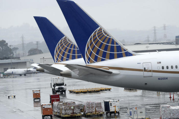 Passagierflugzeuge der United Airlines parkieren auf dem internationalen Flughafen San Francisco in Kalifornien. Foto: epa/John G. Mabanglo